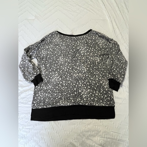 HoneyMe brushed fleece top. Size L - Picture 3 of 6